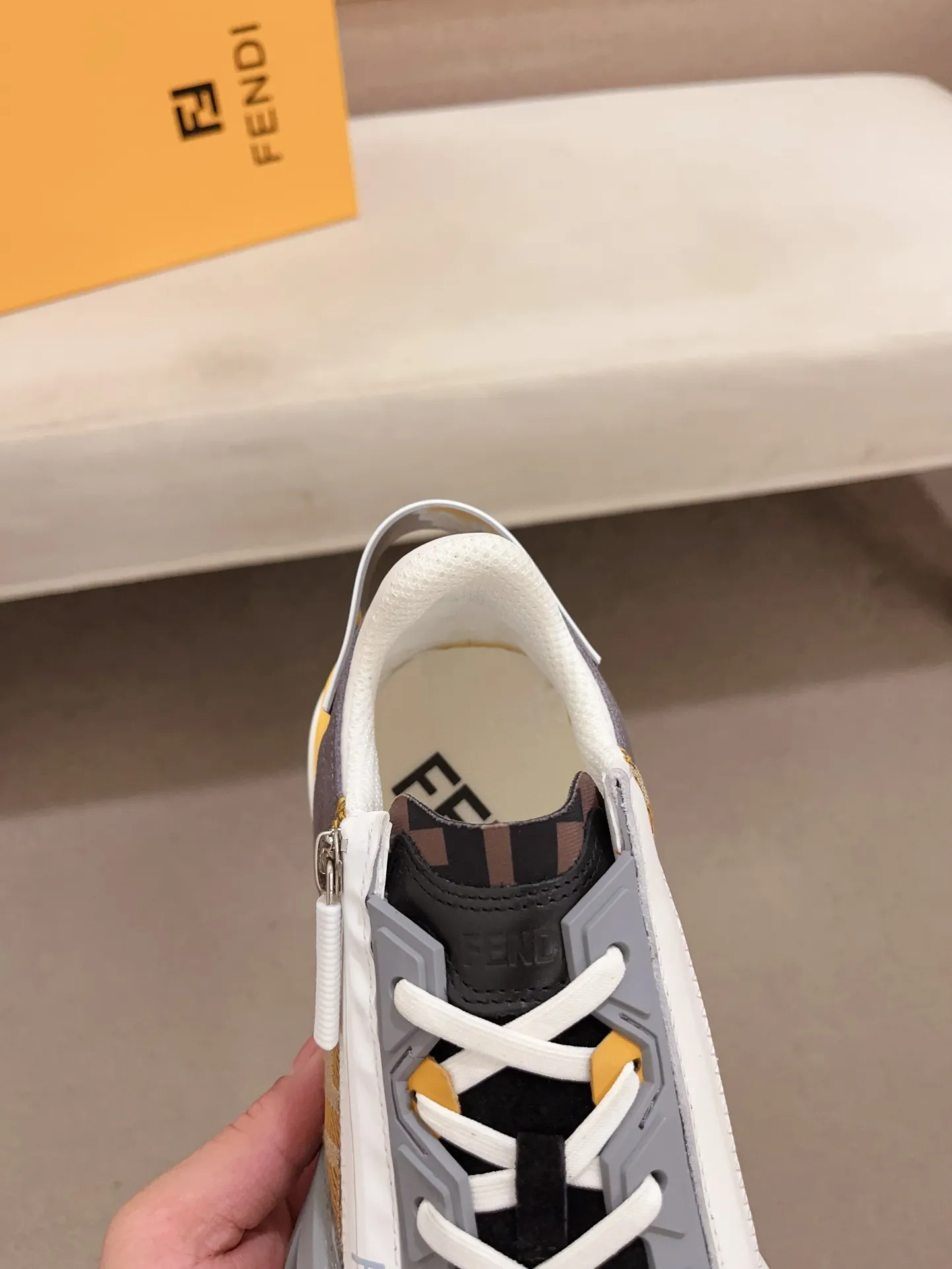 Men's shoes💰: 540💰(Higher version) [Fendi] Fendi's latest casual shoes for men! Available at counters simultaneously! A one-to-one replica of the original. Made entirely of imported top-grain calfskin, the interior is made of top-grain water-dyed cowhide, and the original factory-supplied rubber outsole. Leading new fashion concepts. Matching code: 38-44 can be customized, 45 is not returnable!